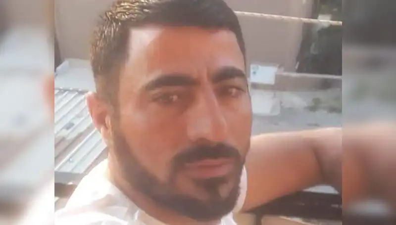 Annesinin Tanıdığı Kişiyi Korkunç Bir Şekilde Öldürdü!
