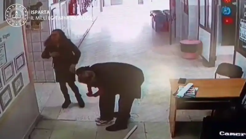 İlkokul Öğretmeni, Heimlich Manevrası ile Hayatı Kurtaran Kahraman Oldu