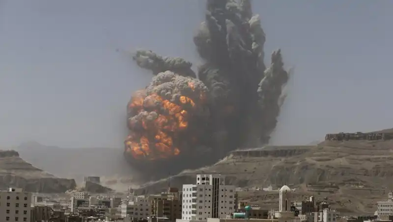 ABD Yemen'de Fabrikaya İnsani Yardım Amacıyla Saldırdı: 5 Ölü, 13 Yaralı