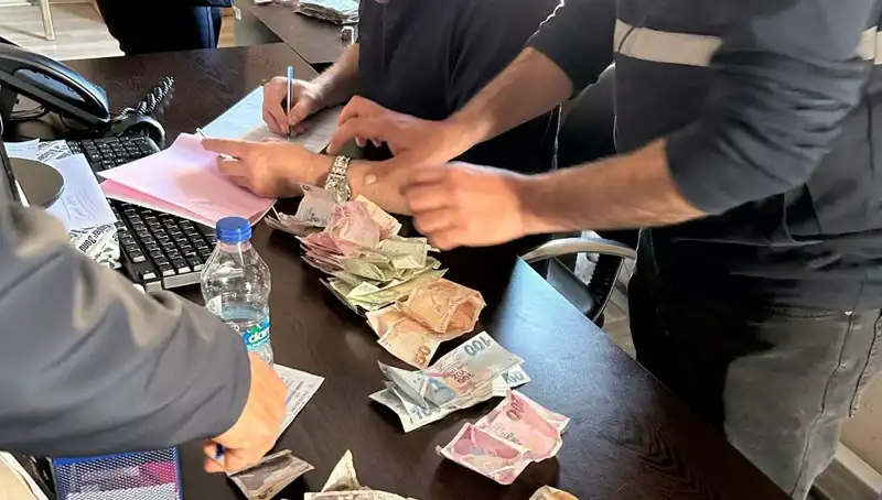 Antalya'da Yapılan Dilenci Operasyonunda 19 Bin Lira Ele Geçirildi