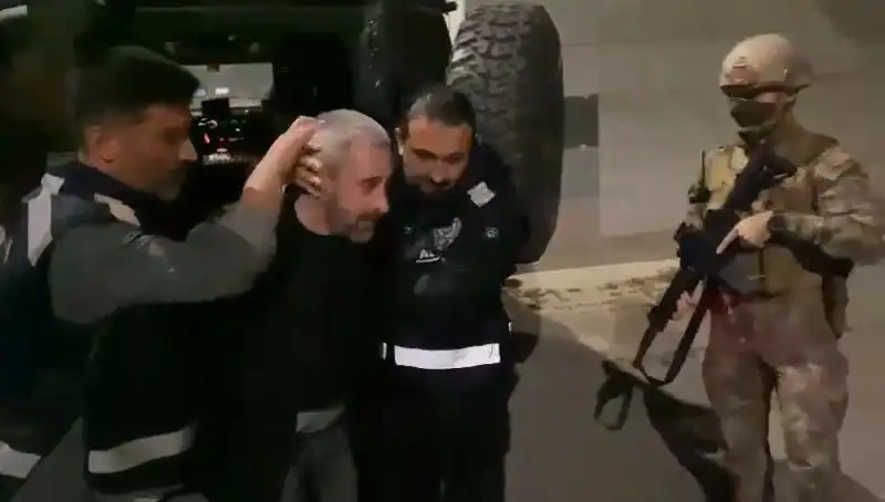 Kardeş Katili Şok Edici Olayda Yakalandı: 213 Saatlik Görüntü İncelemesi