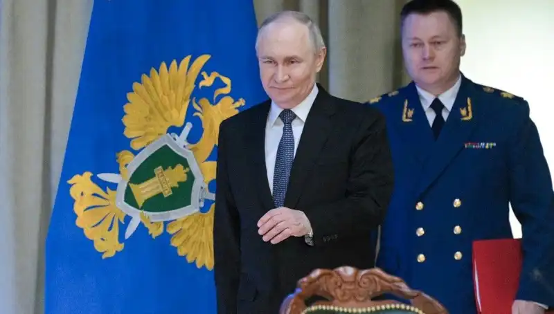 Putin'den Sert Mesaj: "Ya Rus Olun Ya Terkin!"