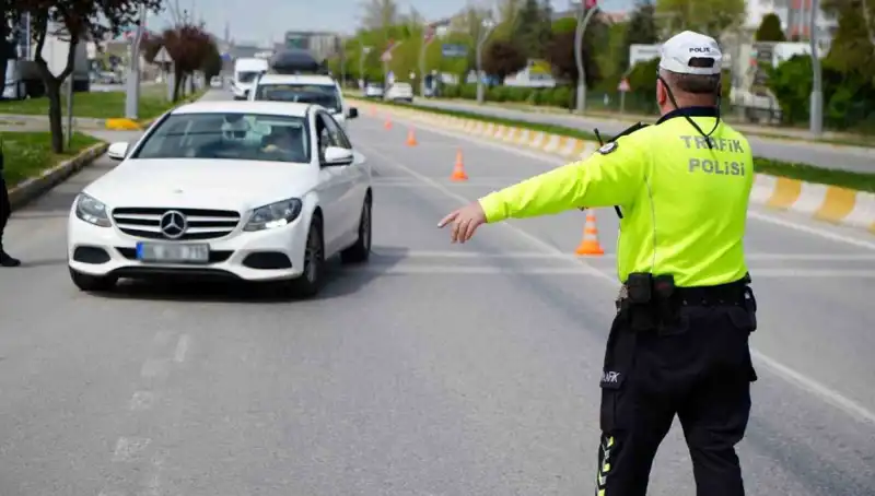 2025'te Yolda Hız Kesiliyor: Yeni Trafik Cezaları Neler Olacak?