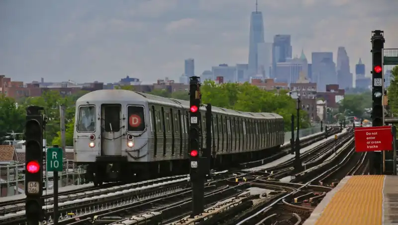 Metro Sörfü Hayat Aldı: Gençlerin Tehlikeli Eğlencesi Sonuçlandı