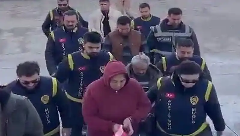 Bir Çikolata Poşeti ve 7 Yıl Sonra Ortaya Çıkan Korkunç Gerçek: Bebek Cesedi