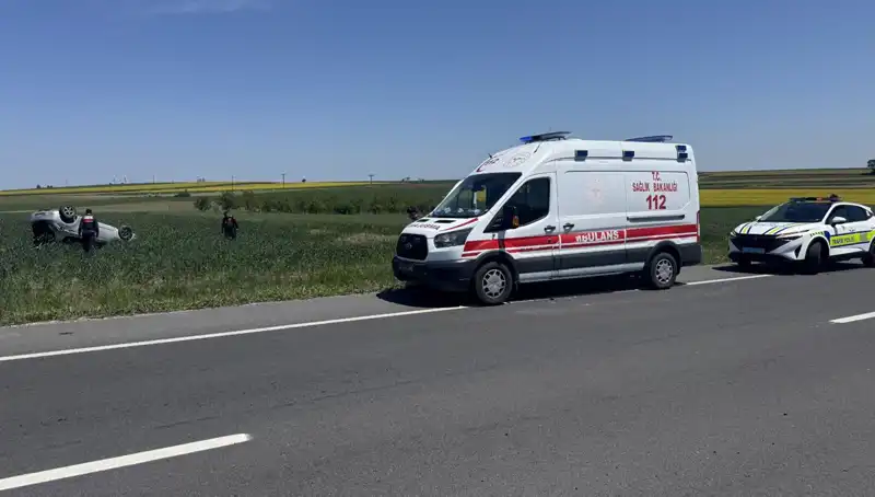 Edirne'de Kaza: Devrilen Araçta Sürücü ve Eşi Yaralandı