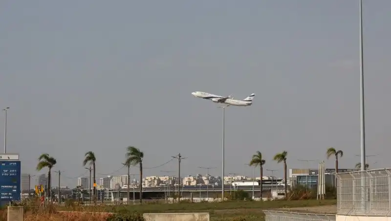 Husiler, İsrail'in Ben Gurion Havalimanı'na Sıra Dışı Füze Saldırısı Düzenledi