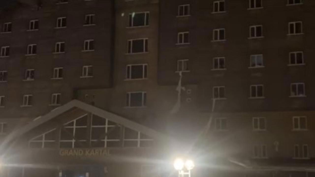Otel Yangınında Çaresiz Kalmıştı: Çarşaflarla Kaçış