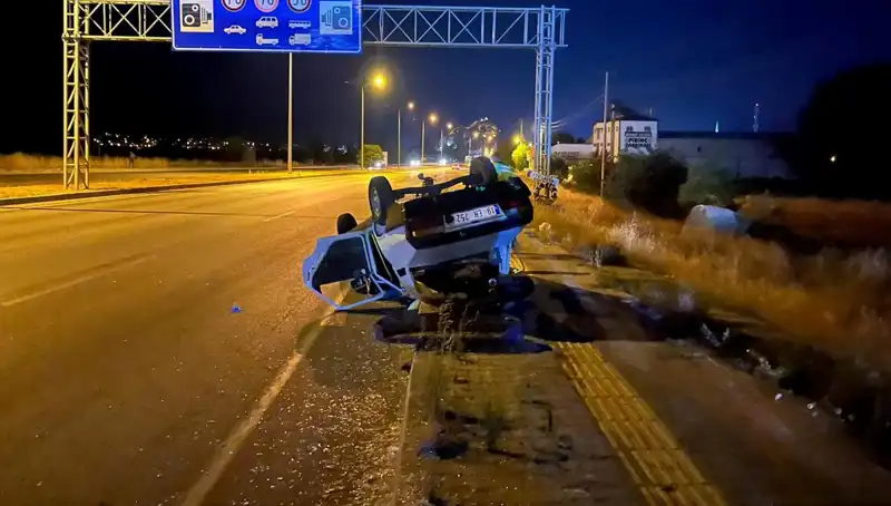 Şehirde TIR Faciası: Otomobili Sıkıştıran Kamyon, Takla Attı!