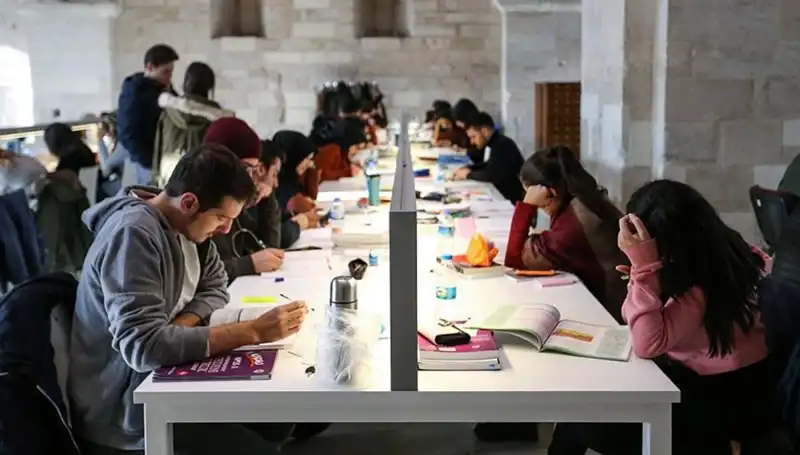 Üniversiteler Ne Zaman Açılıyor? Yeni Akademik Takvim Açıklandı!