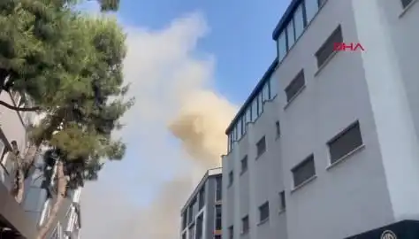 İstanbul'daki 4 Katlı İş Merkezinde Yangın: Yetkililer Olay Yerinde