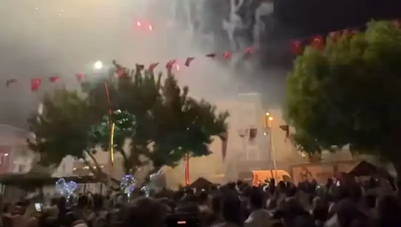 Havai Fişek Gösterisi Sonrası Dramatik Anlar: Hastanelik Olanlar Var!