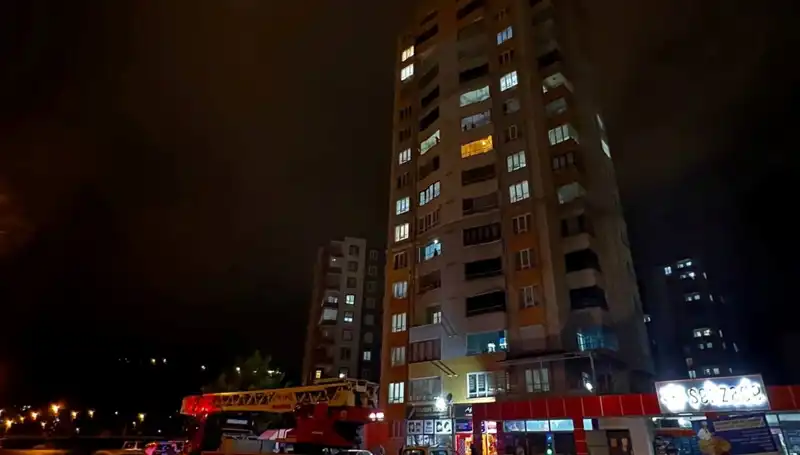 Yıldırım Düşmesi Sonrası Apartmanda Korku Dolu Anlar!