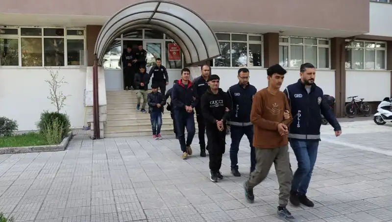 Düzensiz Göçmen Avı: İki İlde 21 Kişi Yakalandı!