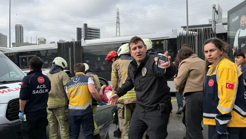 Metrobüs Seferleri Kazayla Durdu: Hayatını Kaybedenler ve Yaralılar Var