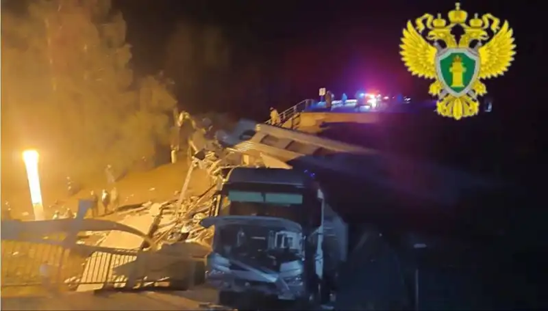 Rusya'da Şok Edici Tren Kazası: Köprü Çöktü, Can Kaybı ve Yaralılar Var