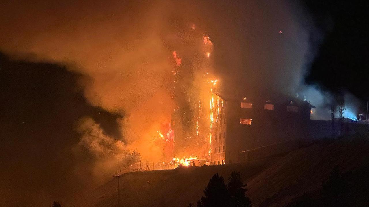 Kartalkaya'da otelde çıkan yangında 3 kişi hayatını kaybetti, 21 kişi yaralandı