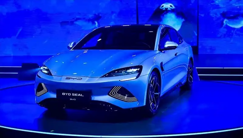 BYD, Elektrikli Araç Pazarında Zirveye Oynuyor: Rekabetin Renkli Yüzü