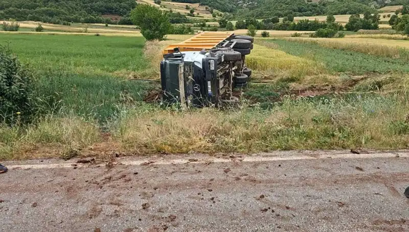 Tokat'ta Devrilen Kamyonun Şoförü Hayatını Kaybetti: Olayla İlgili Detaylar