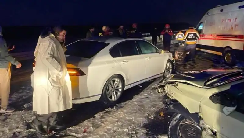 Aksaray'da Zincirleme Trafik Kazası: 15 Yaralı, Kaza Anı Gözler Önünde!