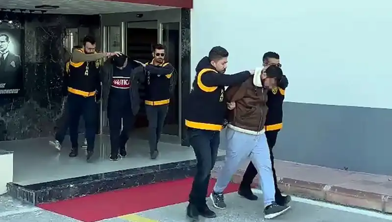 Silahlı Saldırı: Başına Silah Dayayıp 2 Milyon Lira İsteyen İki Şüpheli Tutuklandı!