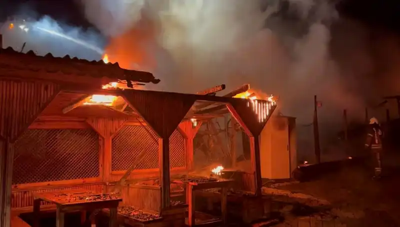 Şile'de Altı Gözleme Restoranı Yangında Kül Oldu, Sebepleri Araştırılıyor