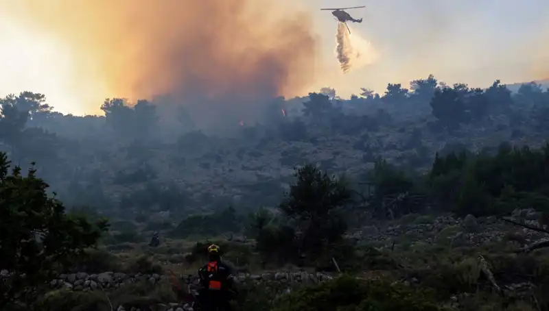 Eğriboz Adası’nda Yangın Alarmı: İki Köy Acil Olarak Tahliye Edildi!