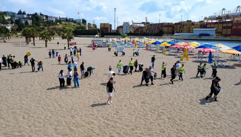 Plajlarda Dev Çevre Temizliği: Şehrin Sahillerine Can Verildi