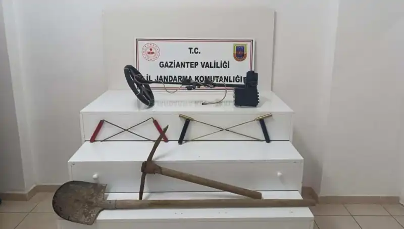 Defineci Operasyonu: Kaçak Kazı Yapan İki Kişi Suçüstü Yakalandı