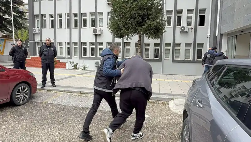 On Bin Sentetik Ecza Hapı Ele Geçirildi: 20 Şüpheli Gözaltında!