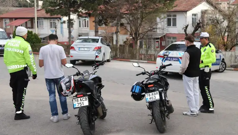 Trafikte Akrobatik Hareketler: 11 Bin Liralık Ceza İle Karşılaşabilirsiniz!