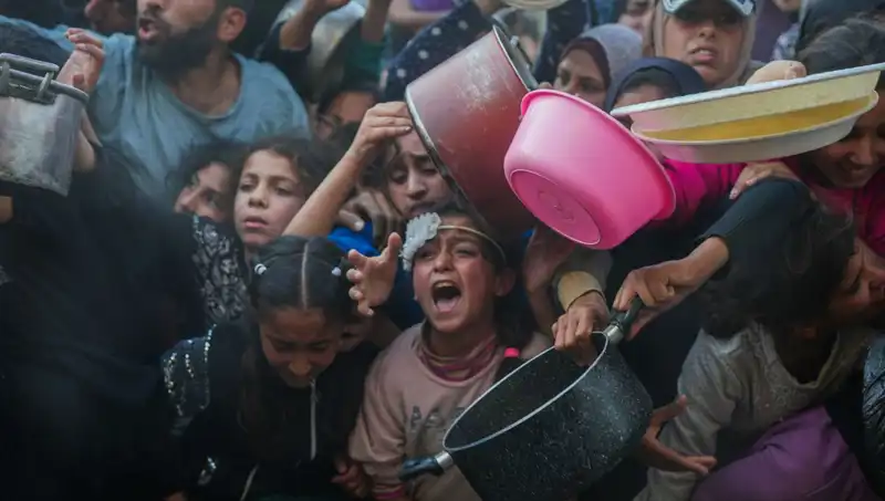 Gazze'deki Açlık Krizi: Un Stokları Tükendi, Halk Yiyecek İhtiyacını Karşılayamıyor