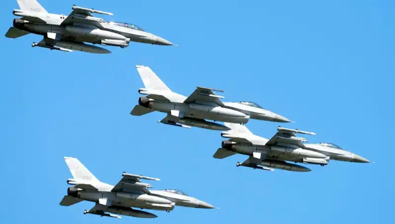 Ukraynalı Pilotlar için F-16 Eğitimi: ABD'den 310 Milyon Dolarlık Yatırım