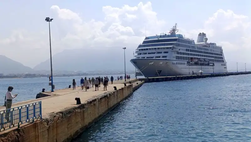 ABD'li Turistler, Alanya'da Eğlence ve Keşif Dolu Bir Gün Geçirdi