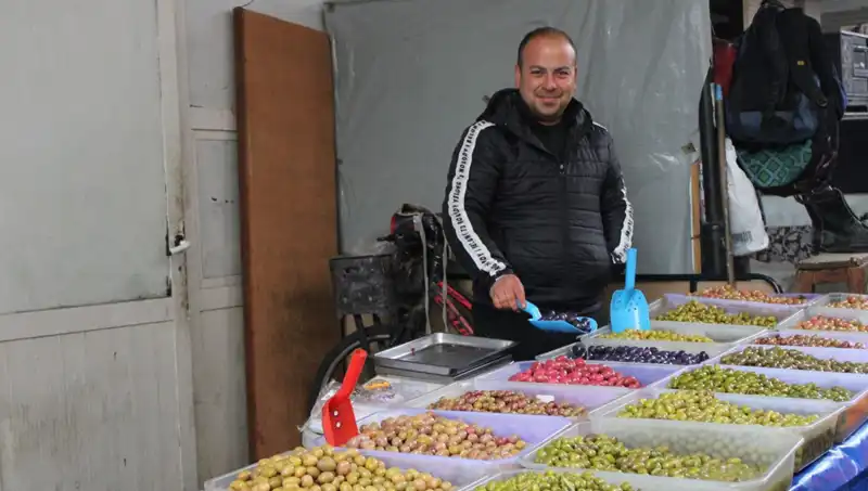Su İçinde Bekleyen 30 Çeşit, Pazarın Renkli Tezgahını Süsledi