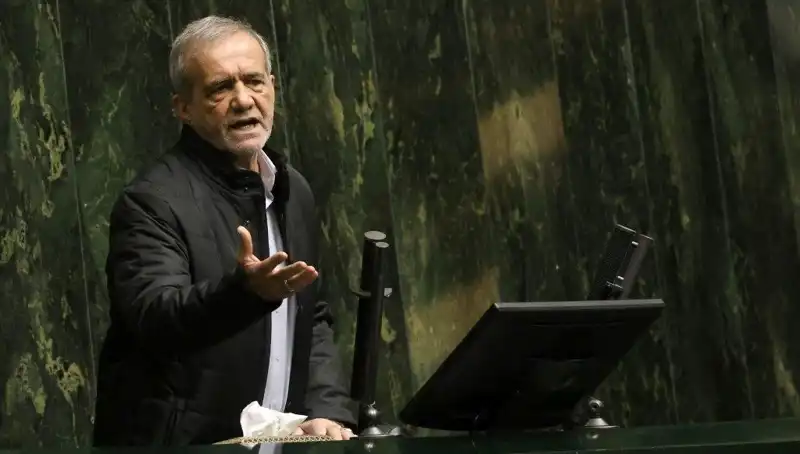 Ekonomik Kriz İçinde Lüks Seyahat: İran Cumhurbaşkanı Yardımcısı Neden Görevden Alındı?