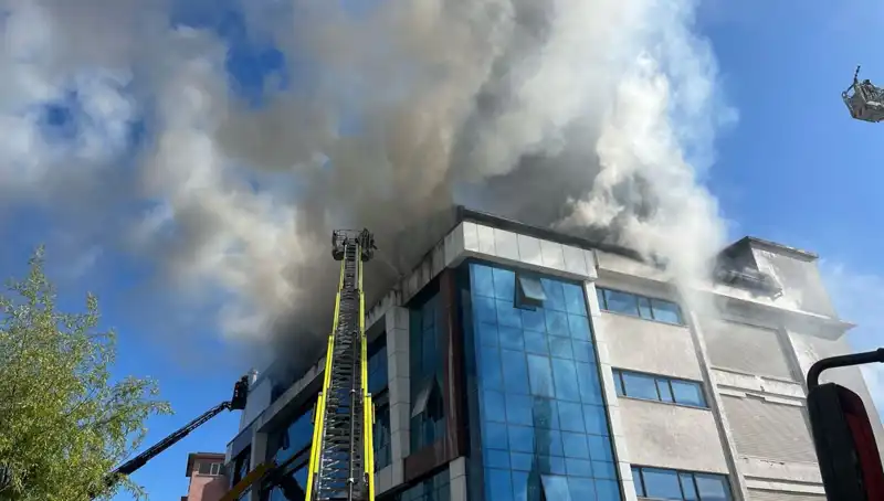Esenyurt'taki Tekstil Atölyesinde Korkutan Yangın: Can Kaybı Olmadı