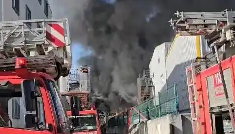 Tuzla'daki Fabrika Yangını: Ekipler Kontrol Altına Aldı