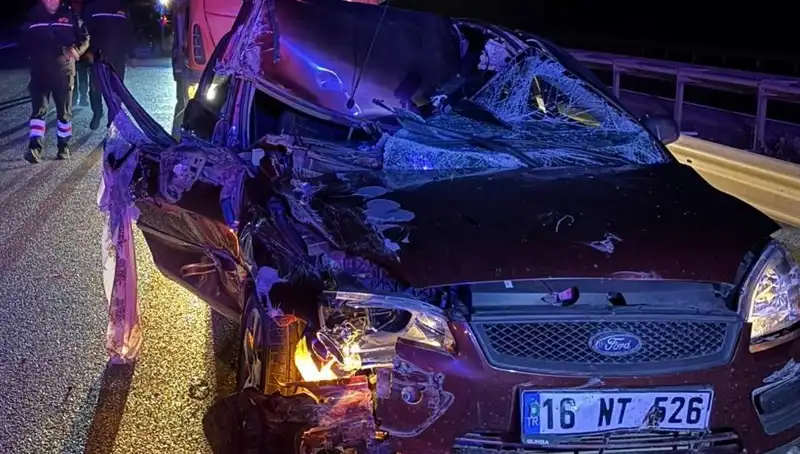 Afyonkarahisar'da Otomobil ile TIR Çarpıştı, 4 Kişi Yaralandı