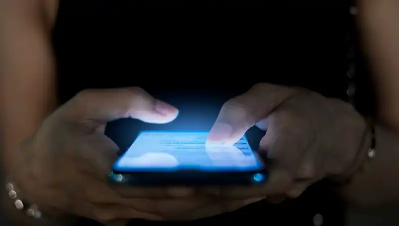 Narsisizmin Yeni İfadesi: Telefon Alışkanlıklarımız Üzerindeki Etkileri