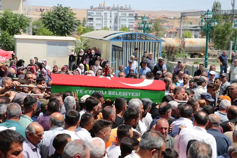 MHP'li Belediye Başkanının Son Yolculuğuna Uğurlanışı: Duygusal Anlar