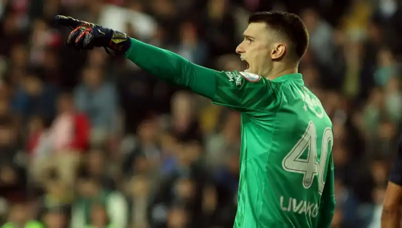 Fenerbahçe'nin Kalecisi Livakovic'in Sorunları: Geleceği Tehlikede mi?