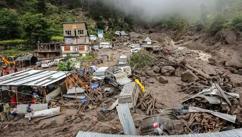 Hindistan'daki Felaket: Sel Felaketi 60 Can Aldı, 200 Kayıp Var