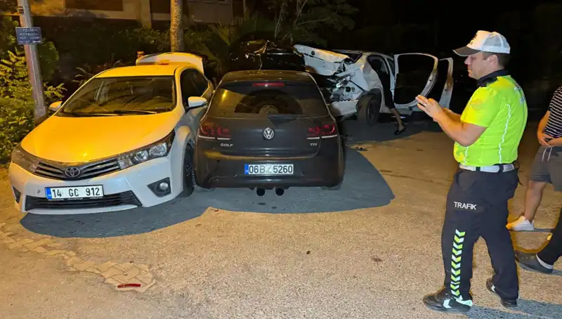 Alkollü Sürücü, Şehirde Korku Dolu Anlar Yaratıp Üç Araca Çarptı