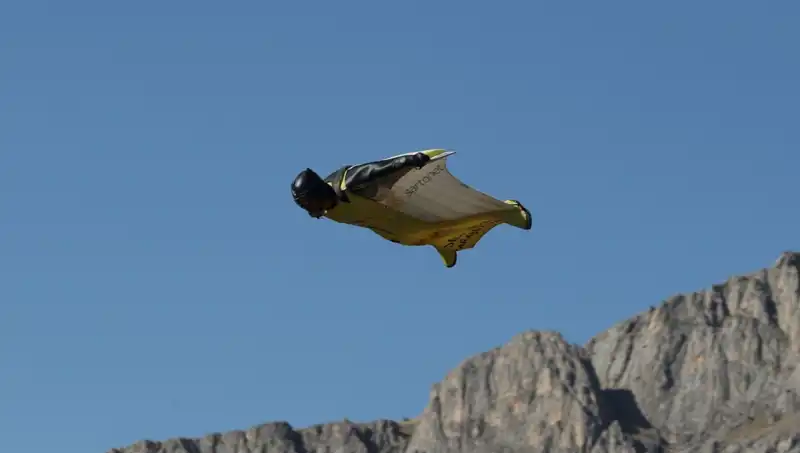 Erzincan'da Adrenalin Dolu "Yarasa Adam" Atlayışıyla Yer Gök İnledi!