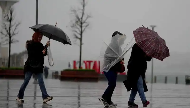İstanbul ve İzmir İçin Kuvvetli Sağanak Uyarısı Geldi!