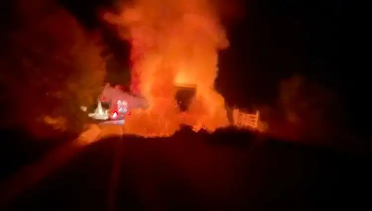 Seyir Halindeki Kamyonet, Alev Alev Yandı: Can Pazarı Yaşandı!