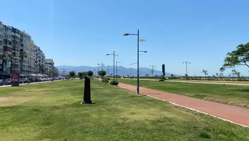 İzmir'de Sıcaklık Rekoru Kırıldı: Kordon Boş Kaldı, Vatandaşlar Nerede?